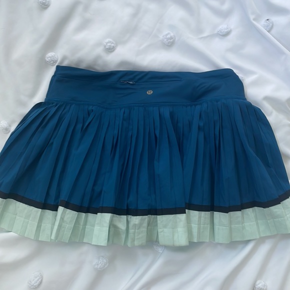 Size 4 Lululemon skirt no longer sold !! - Picture 2 of 5